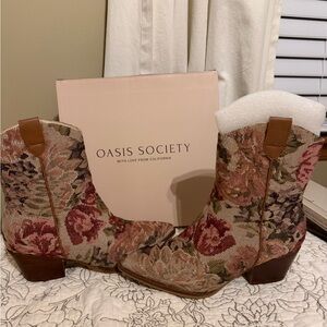 Oasis Society Karina Mauve Floral Ankle Boots